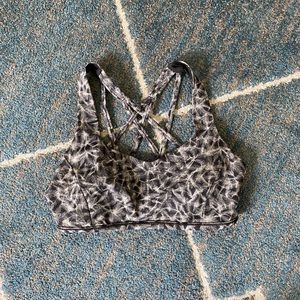 VERY GOOD Lululemon Free to Be Tranquil Bra